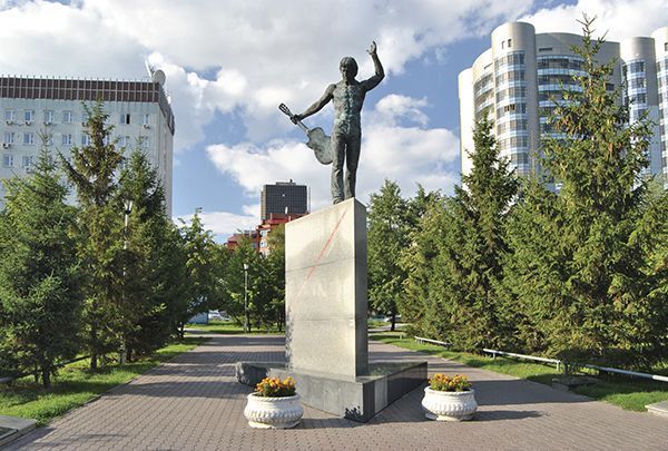 Памятник Высоцкому.JPG